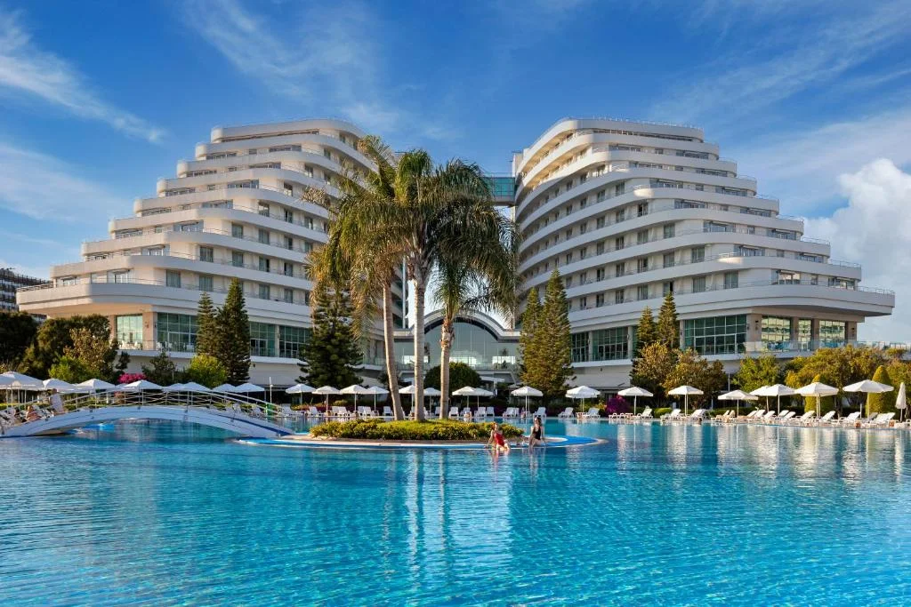 Hotel, Resort & Villa